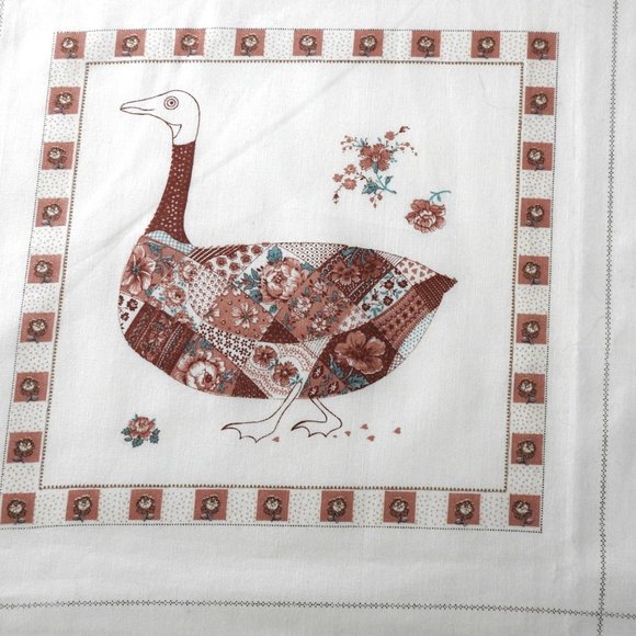 Farm Animals Quilt Cotton Fabric Floral Design - Picture 6 of 7